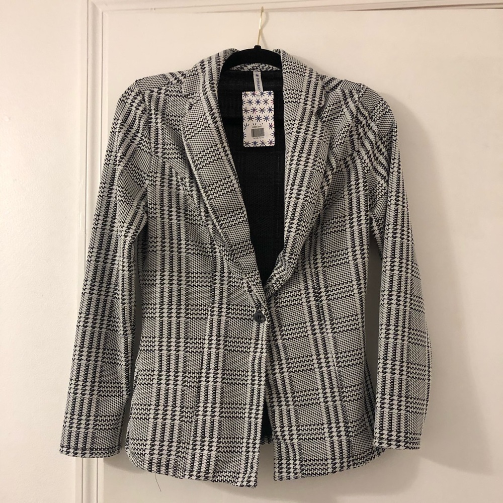 Piphany XS Black, grey, and White blazer NEW